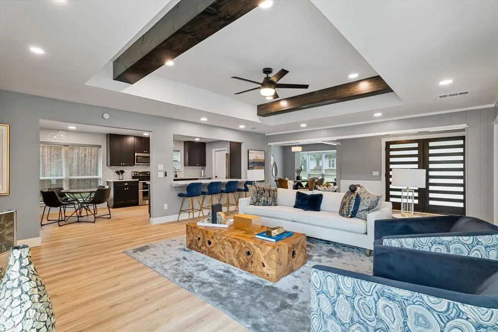 2833 Meadowbrook Drive