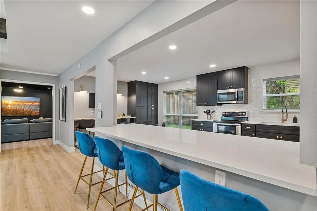 2833 Meadowbrook Drive