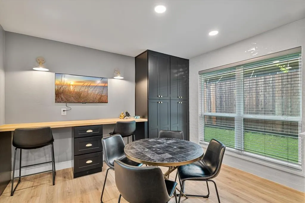 2833 Meadowbrook Drive