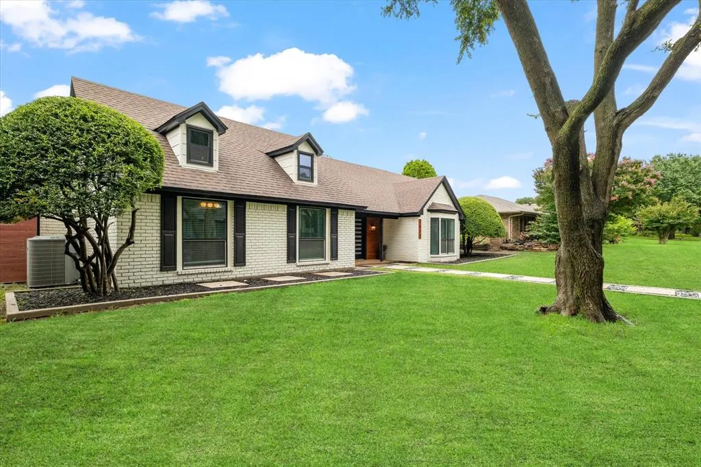 2833 Meadowbrook Drive