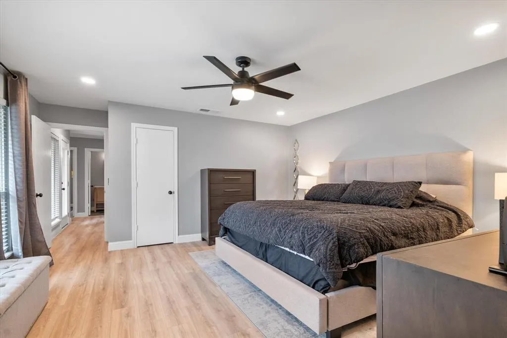 2833 Meadowbrook Drive