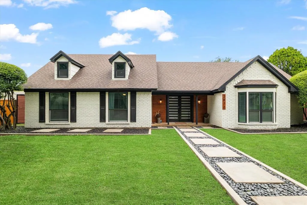2833 Meadowbrook Drive