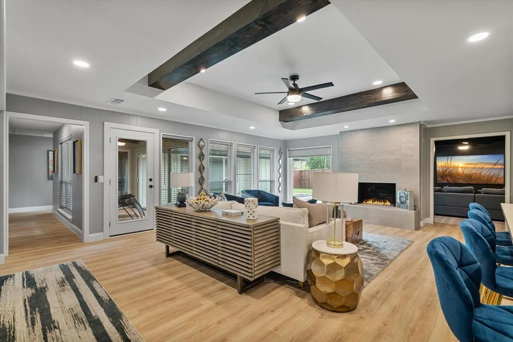 2833 Meadowbrook Drive