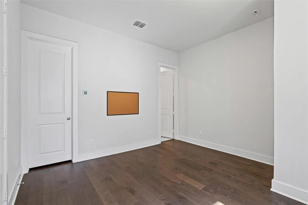 381 E Greenbriar Lane, #501