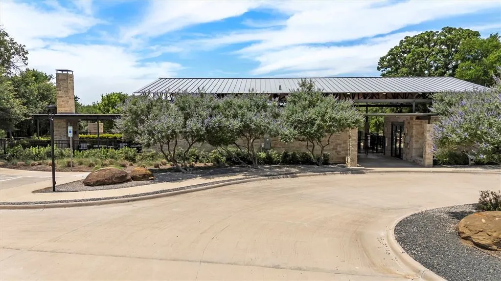 3817 Stonewood Drive