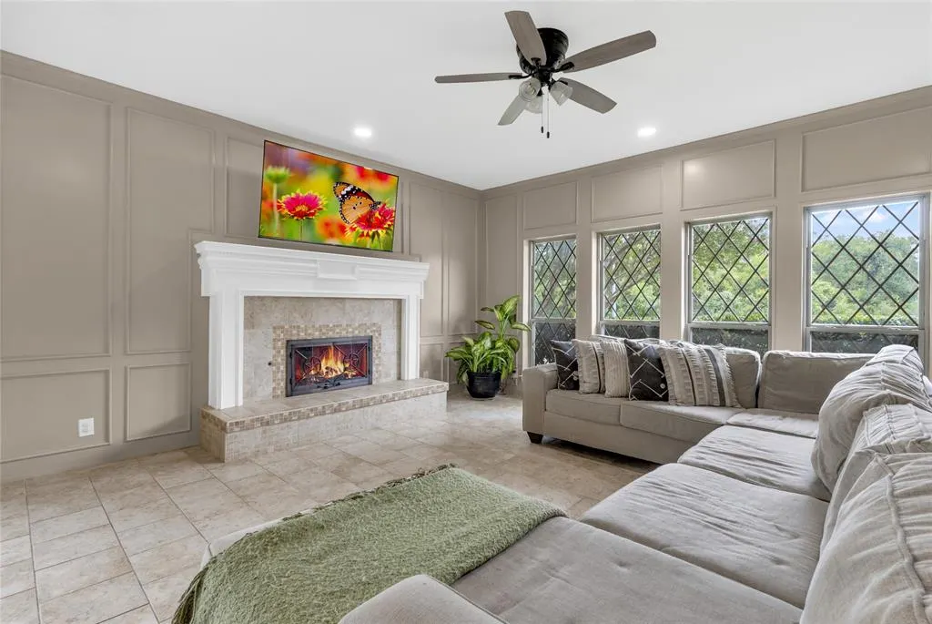 2421 Maverick Drive