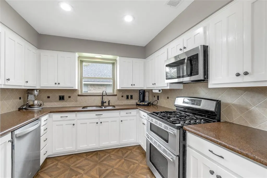 2421 Maverick Drive