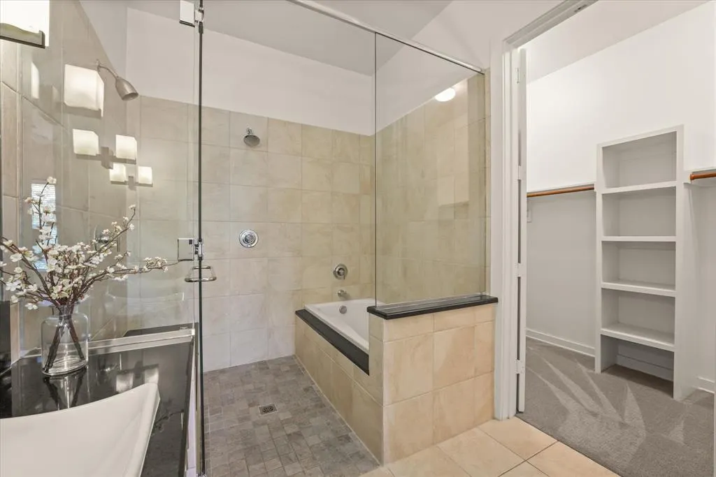 2950 Mckinney Avenue, #303