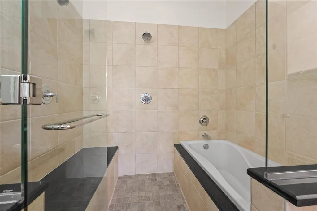 2950 Mckinney Avenue, #303