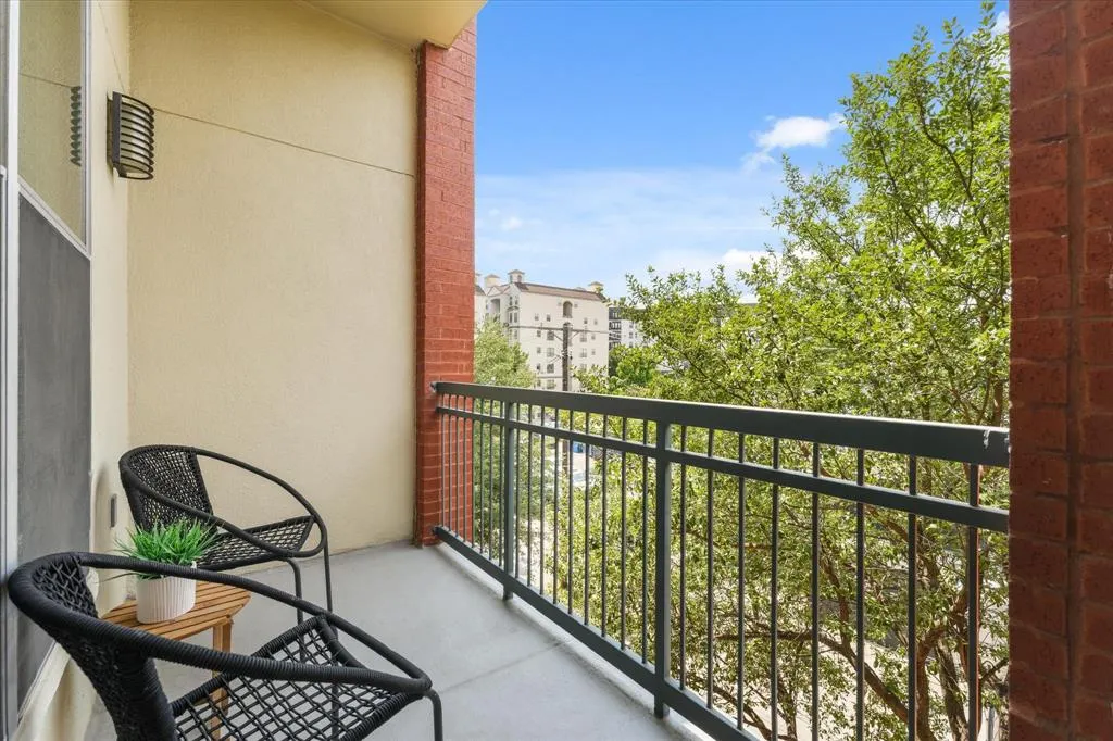 2950 Mckinney Avenue, #303