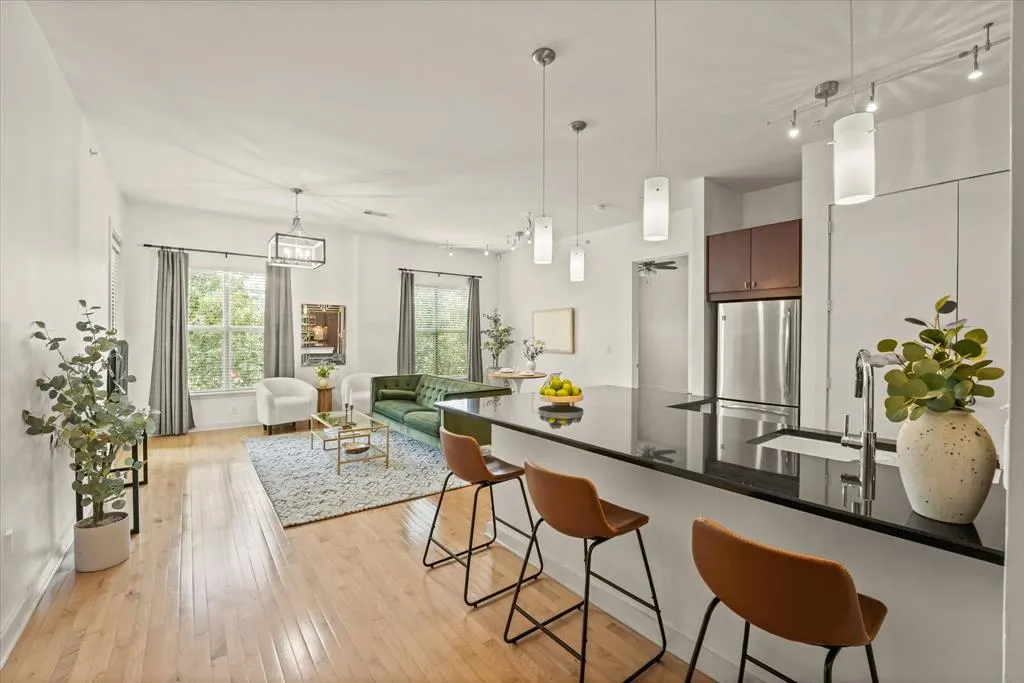 2950 Mckinney Avenue, #303