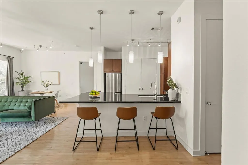 2950 Mckinney Avenue, #303