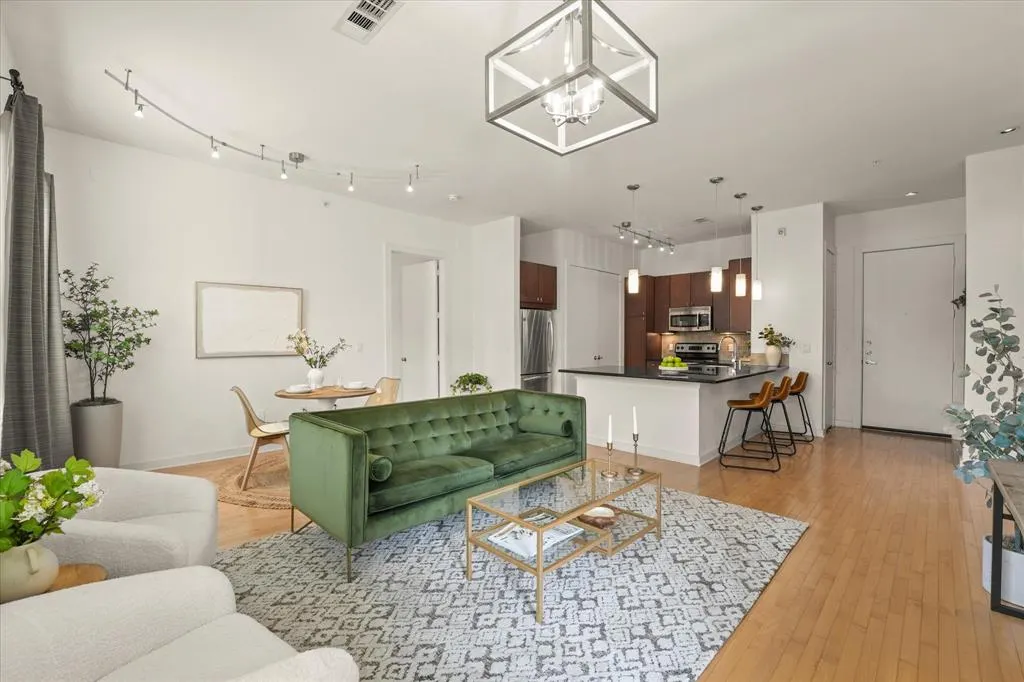 2950 Mckinney Avenue, #303