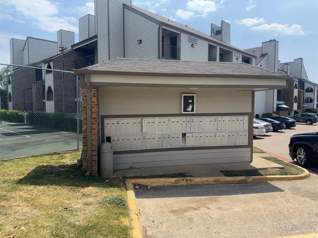 6108 Abrams Road, #103