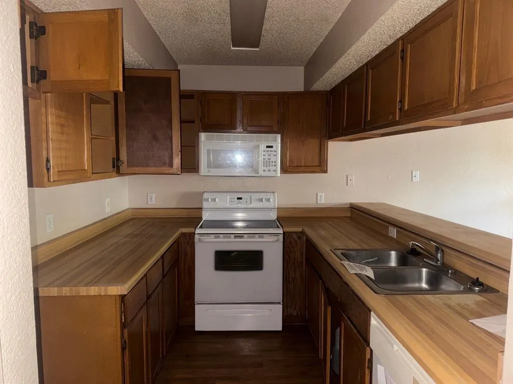 6108 Abrams Road, #103