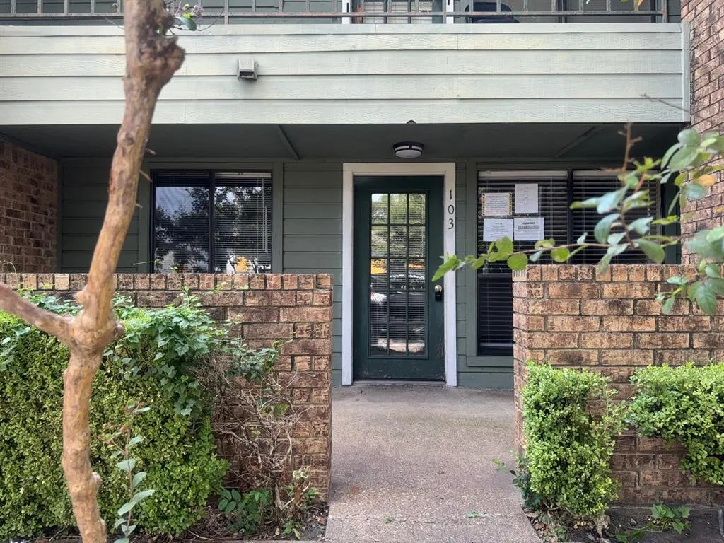 6108 Abrams Road, #103