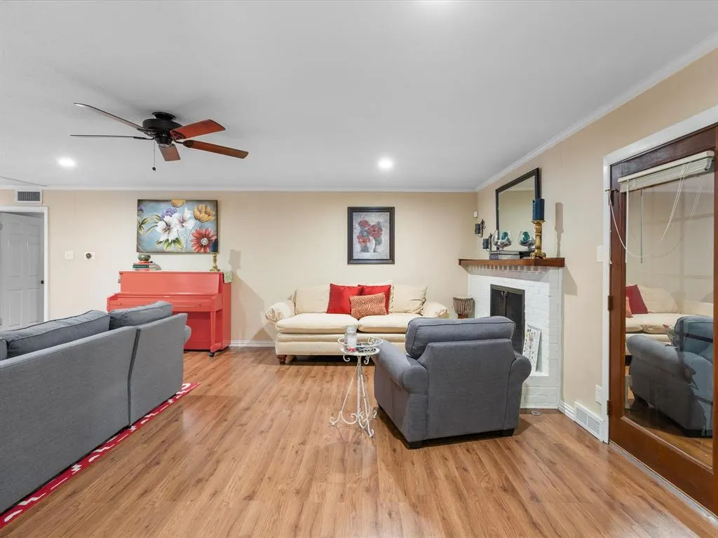 1318 Brook Valley Lane