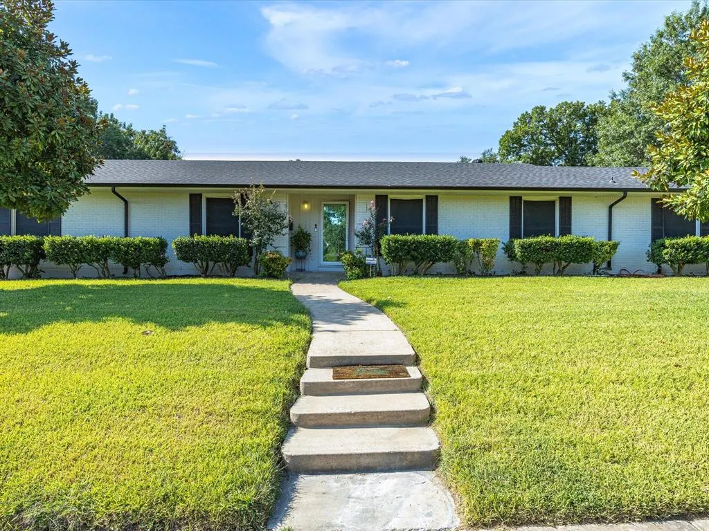 1318 Brook Valley Lane