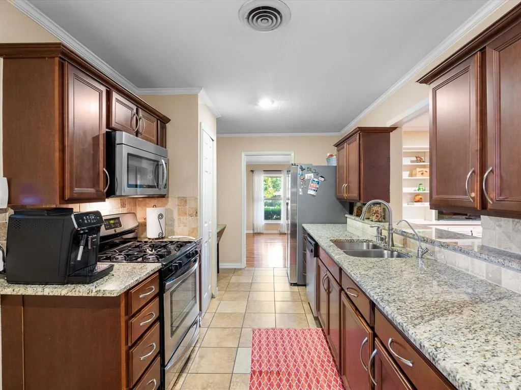 1318 Brook Valley Lane