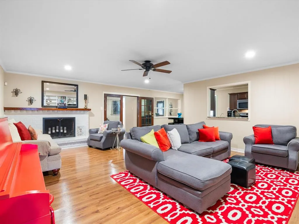 1318 Brook Valley Lane