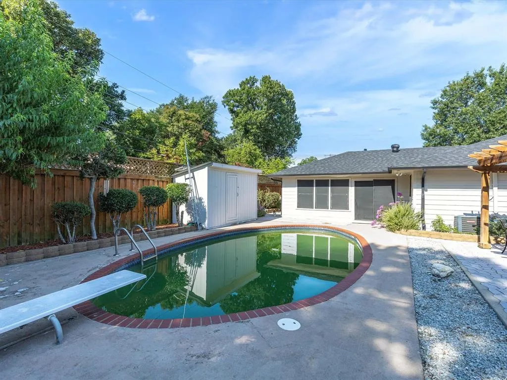 1318 Brook Valley Lane