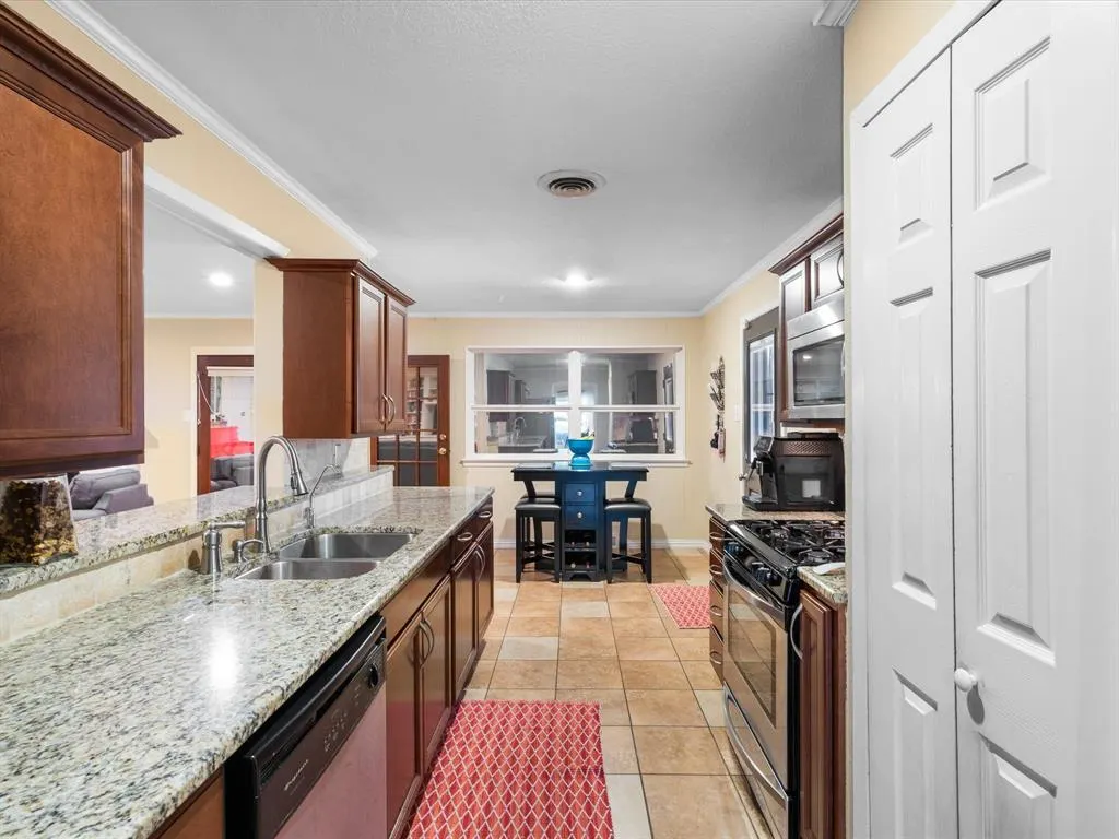 1318 Brook Valley Lane