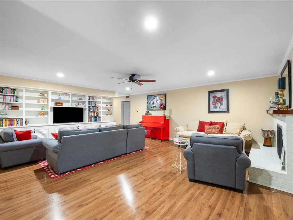 1318 Brook Valley Lane
