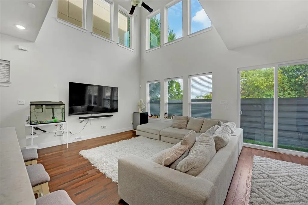 7880 Minglewood Lane