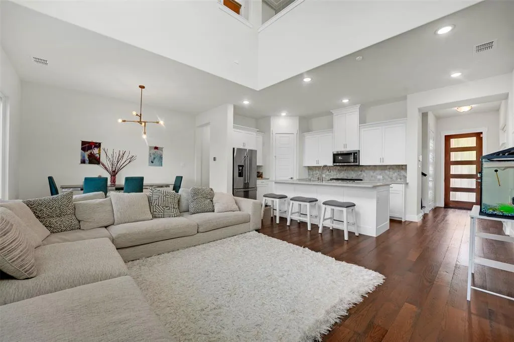 7880 Minglewood Lane