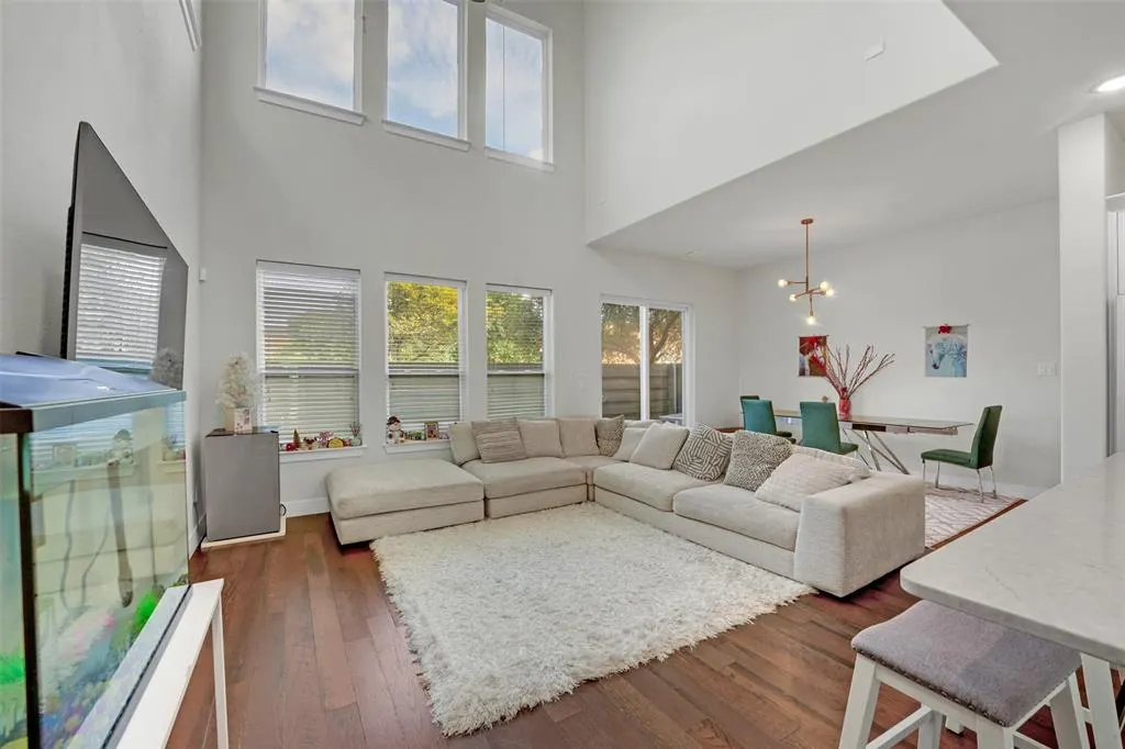 7880 Minglewood Lane