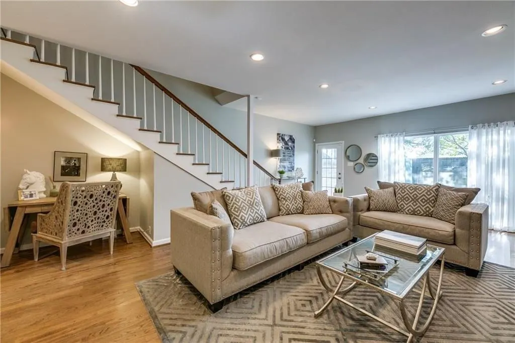 7526 W Northwest Highway, #1