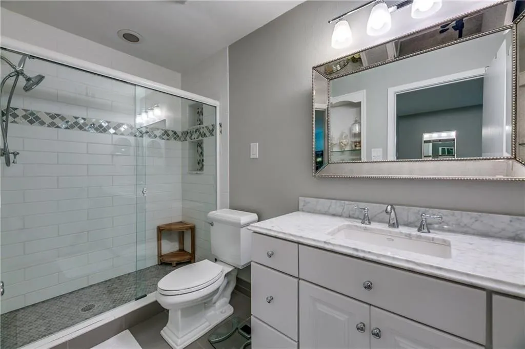 7526 W Northwest Highway, #1