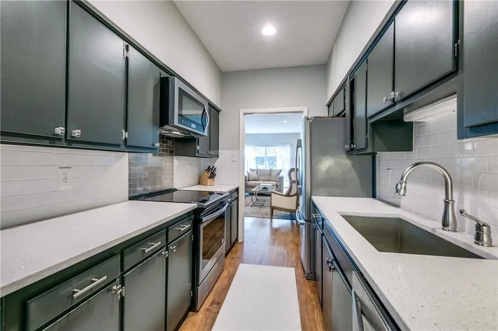 7526 W Northwest Highway, #1