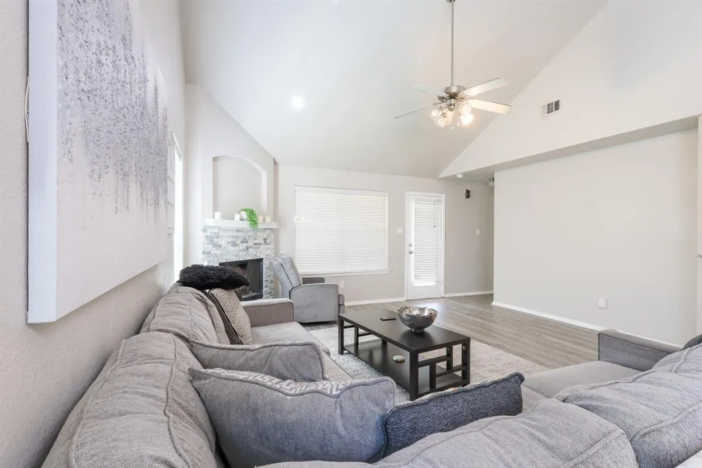 1001 Acacia Drive