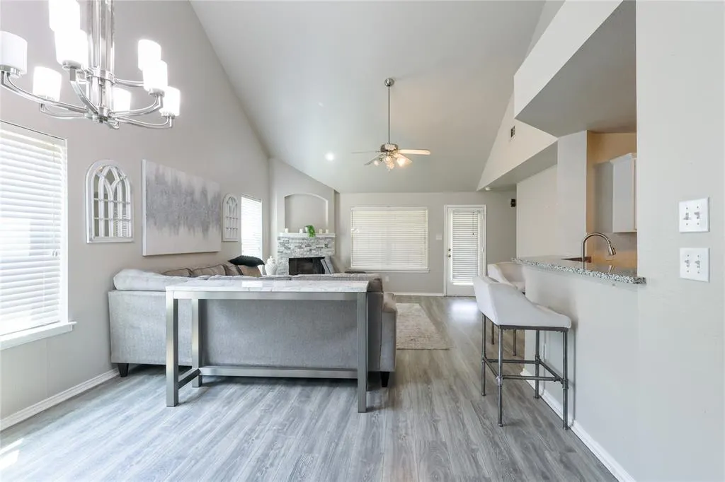 1001 Acacia Drive