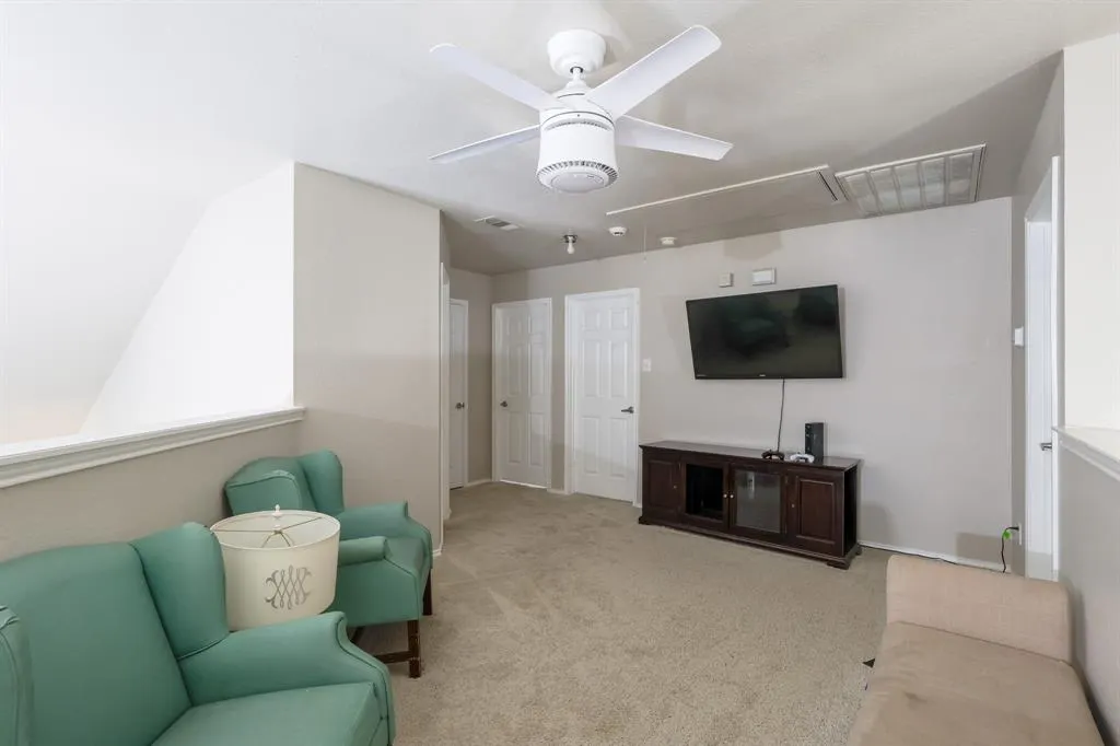 1001 Acacia Drive