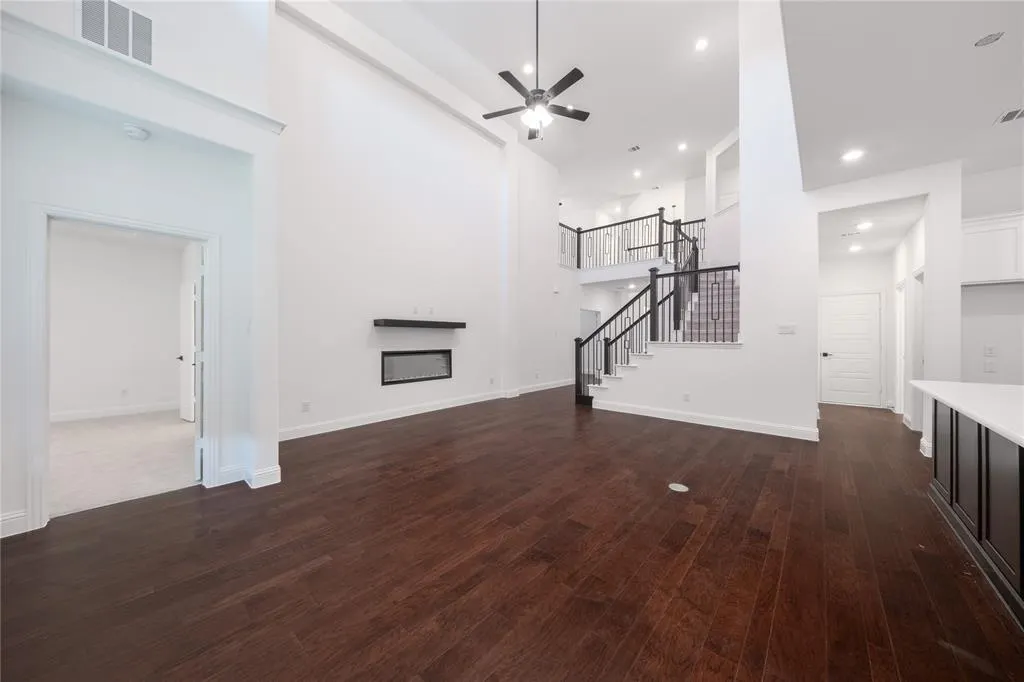 2100 Valencia Drive