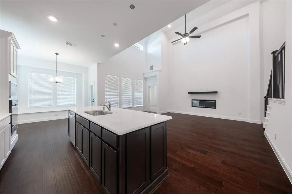 2100 Valencia Drive