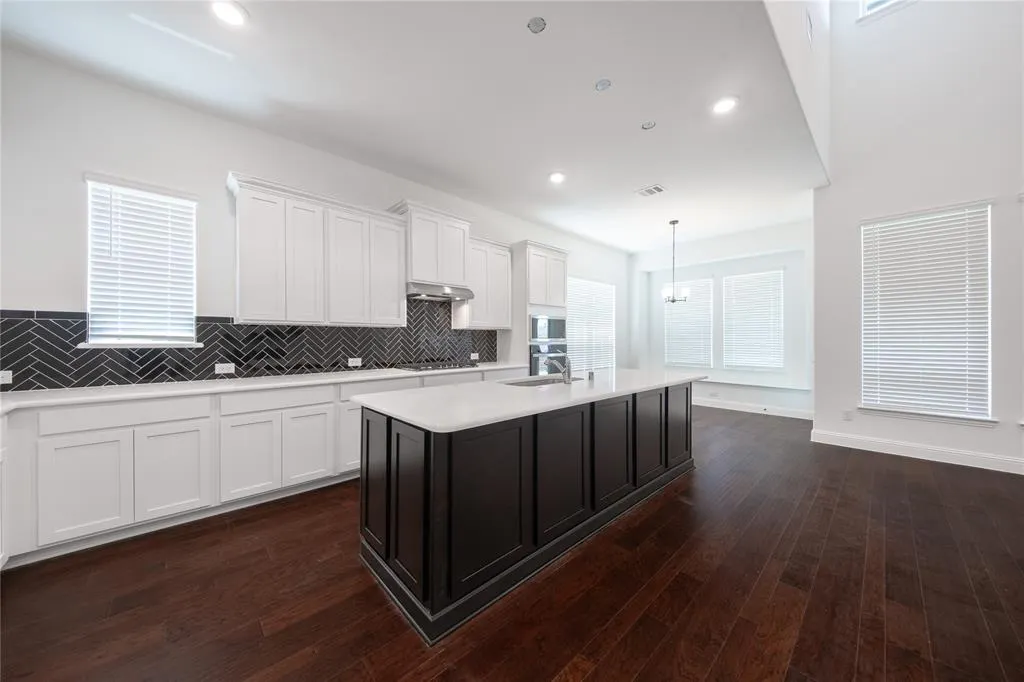 2100 Valencia Drive