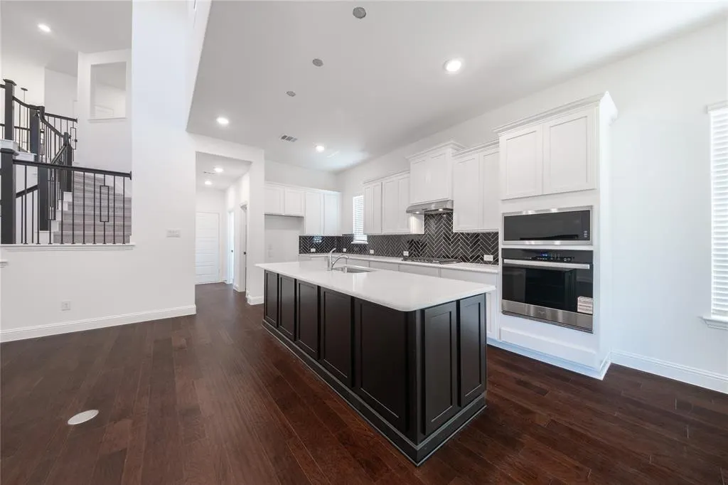 2100 Valencia Drive