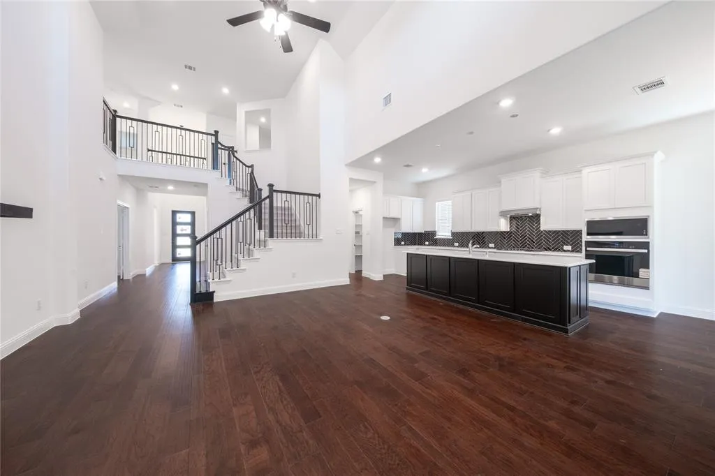 2100 Valencia Drive