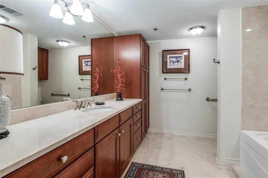 5909 Luther Lane, #1701