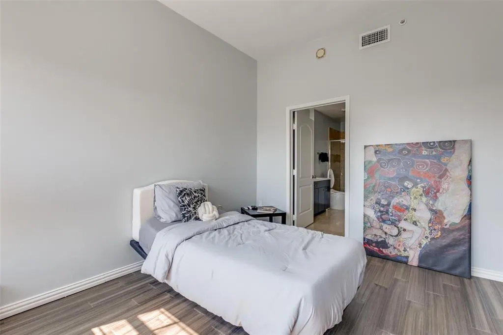 3225 Turtle Creek Boulevard, #1104