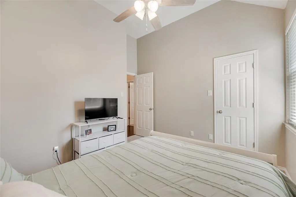 2700 Rochelle Drive