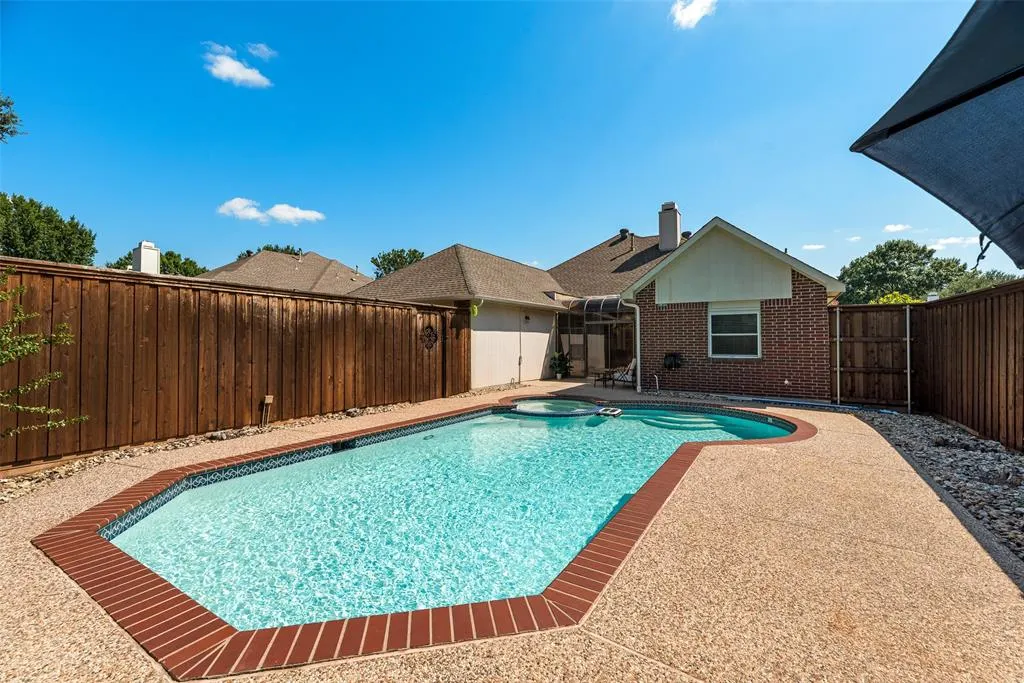 2700 Rochelle Drive