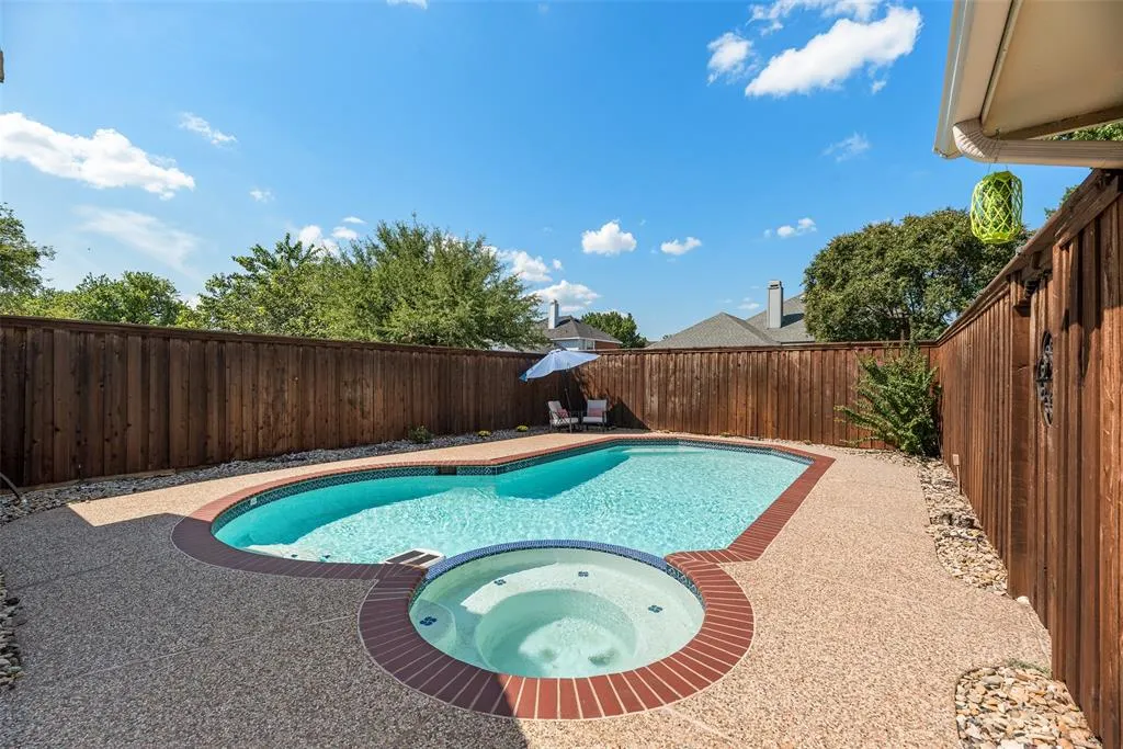 2700 Rochelle Drive