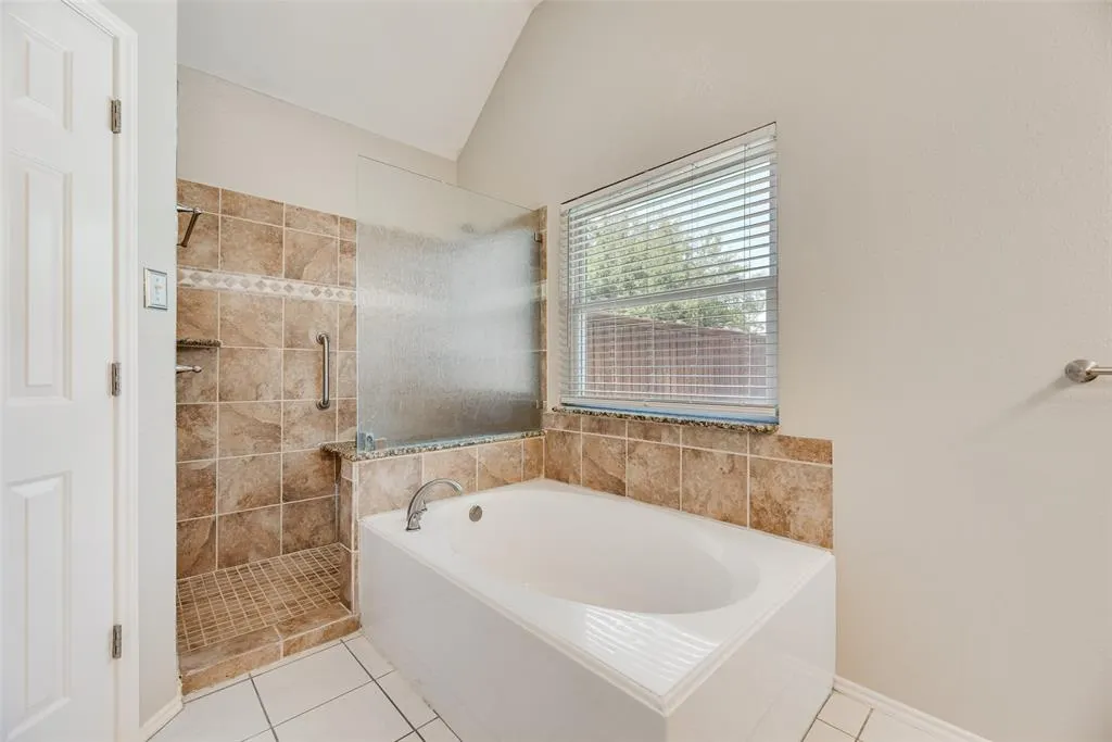 2700 Rochelle Drive