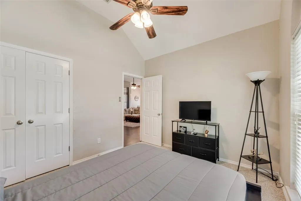 2700 Rochelle Drive