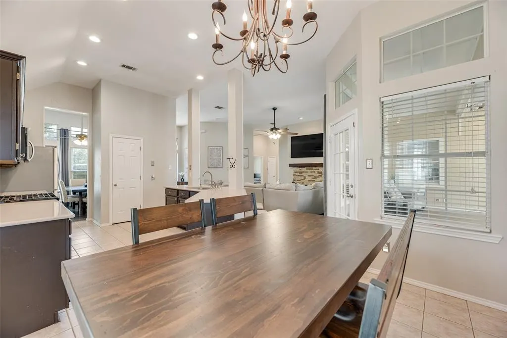 2700 Rochelle Drive