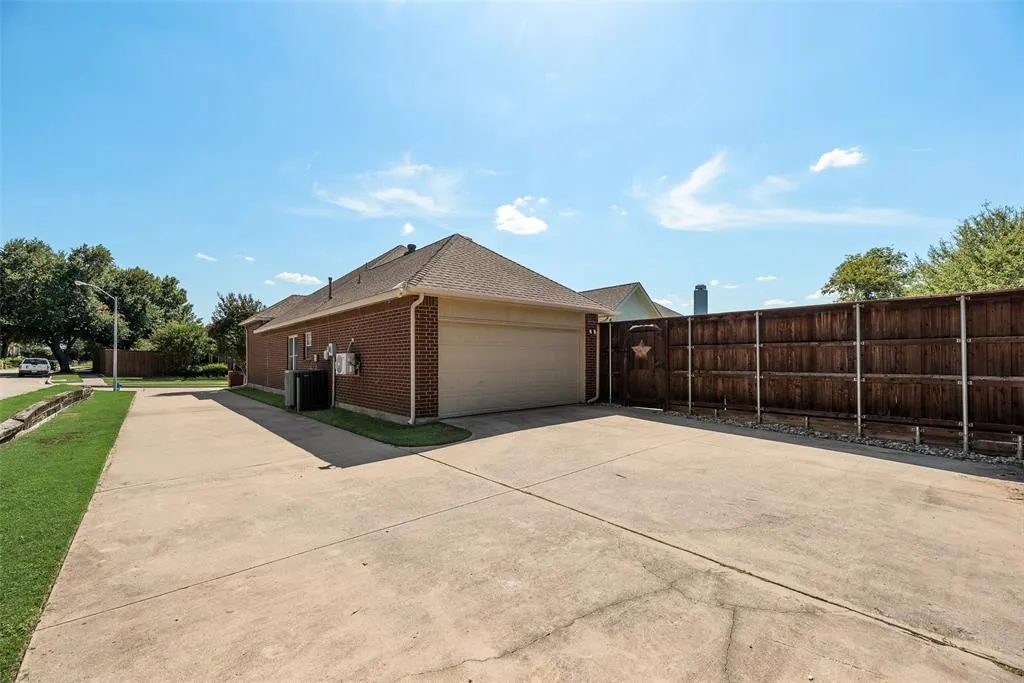 2700 Rochelle Drive